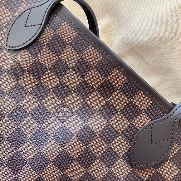 Louis Vuitton Neverfull MM - Picture 10 of 12